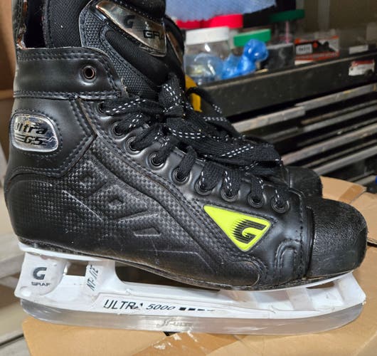 Graf Ultra G5 Hockey Skates Regular Width 9 (Used)