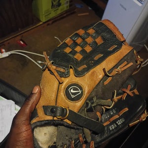 LHT Adult Size 13 Inch Nike Diamond Ready Leather Baseball Glove. KDR 1300