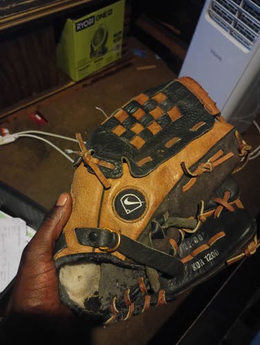 LHT Adult Size 13 Inch Nike Diamond Ready Leather Baseball Glove. KDR 1300