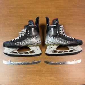 Bauer Vapor Hyperlite Hockey Skates Regular Width 8.5 (Used)