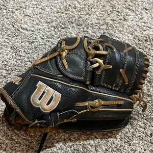 2022 Wilson A2000 RH Pitcher's Baseball Glove 12" (Used)