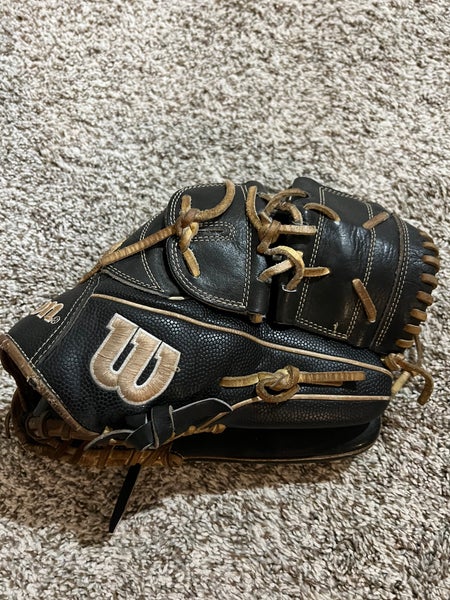 2022 Wilson A2000 RH Pitcher's Baseball Glove 12" (Used)