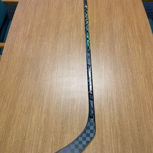 Junior Bauer Ag5nt Right Handed Hockey Stick P28 (Used)