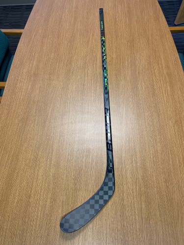 Junior Bauer Ag5nt Right Handed Hockey Stick P28 (Used)