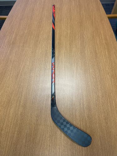 Junior Bauer Vapor FlyLite Right Handed Hockey Stick (Used)