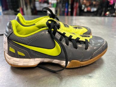 Used Nike Soccer Indoor Shoes Grey Youth 13.5 11868-S000063732