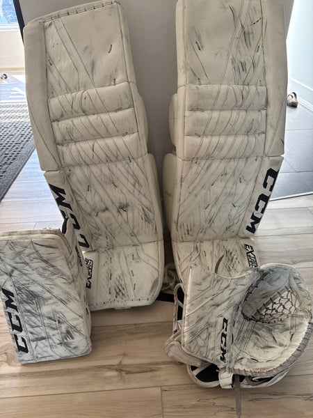 35" CCM Extreme Flex 4 Regular Goalie Full Set (Used)