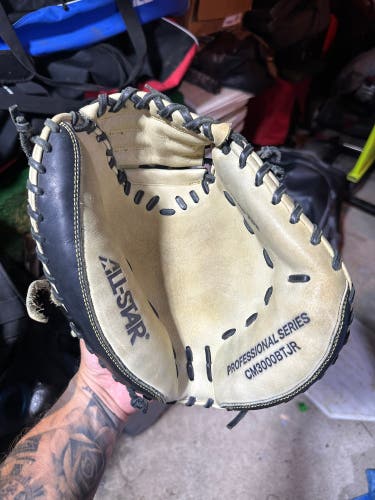 All Star CM3000BTJR RH Catcher's Glove 32.5" (Used)