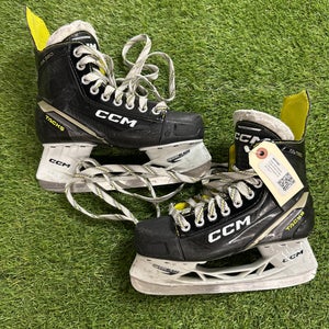 Intermediate CCM AS-560 Hockey Skates Regular Width Size 5.0 (Used)