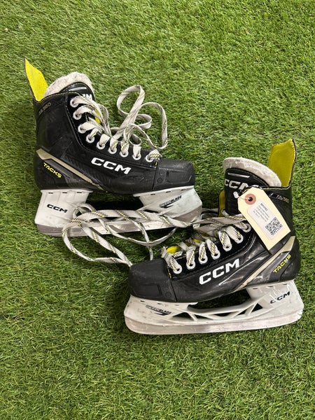 Intermediate CCM AS-560 Hockey Skates Regular Width Size 5.0 (Used)