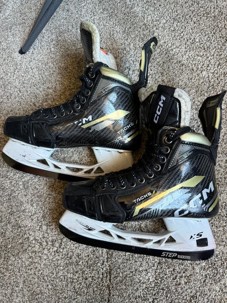 2024 CCM AS-V Pro Hockey Skates Wide Width 6.5 (Used)