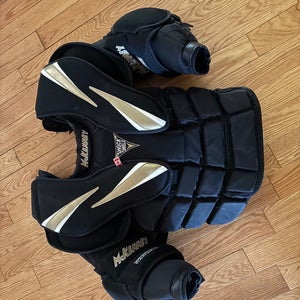 Medium Mckenney CA 895 Pro Extreme Goalie Chest Protector Pro Stock (Used)