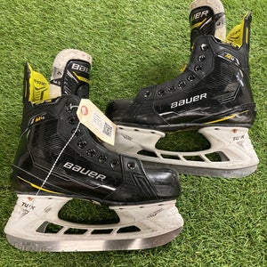 Intermediate Bauer Supreme M4 Hockey Skates Size 4 (Used)
