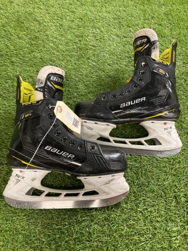 Intermediate Bauer Supreme M4 Hockey Skates Size 4 (Used)