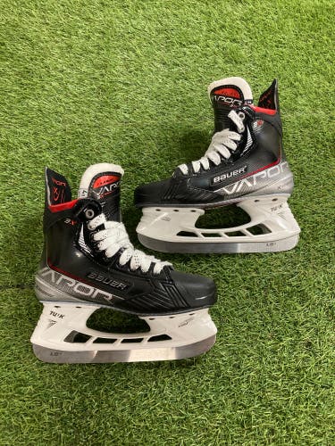 Intermediate Bauer Vapor 3X Hockey Skates Size 4.5 (New)