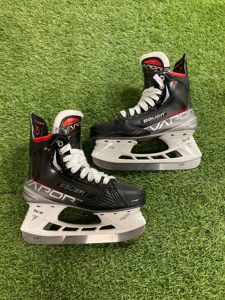 Intermediate Bauer Vapor 3X Hockey Skates Size 4.5 (New)