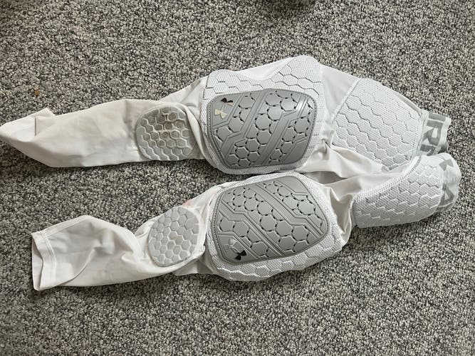 Medium Adult Under Armour 7 pad Football Girdle (Used)