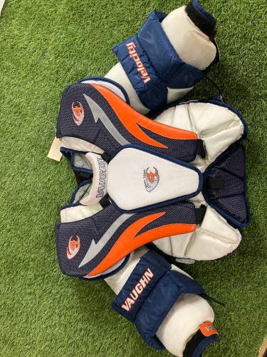 Junior Large Vaughn V4 7360 Goalie Chest Protector (Used)