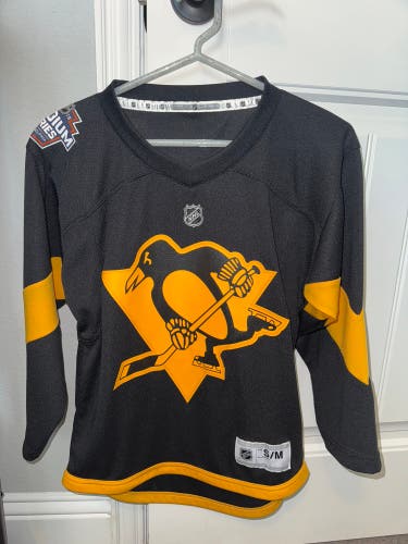 Pittsburgh Penguins Stadium Series Small / Medium Youth Jersey (Used)
