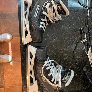 Bauer Supreme S27 Hockey Goalie Skates Regular Width 7.5 (Used)