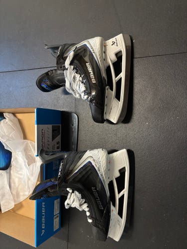 Like New- Bauer Vapor Flylite Hockey Skates 8.5 2 sets of Fly-Ti 272