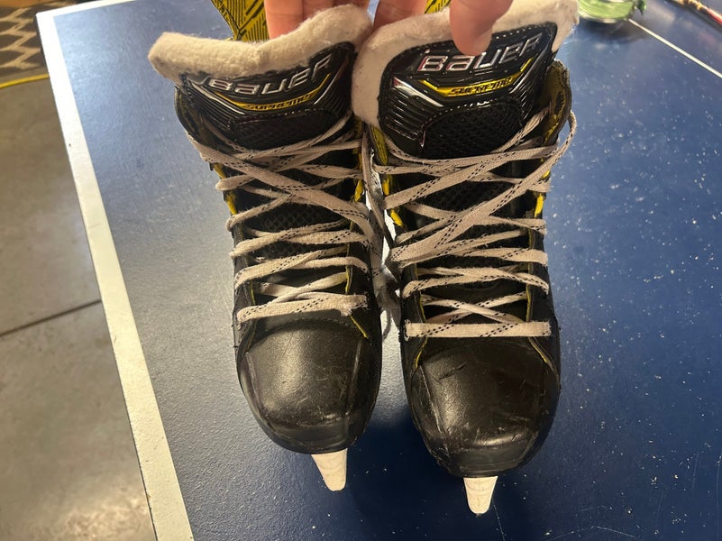 2022 Bauer Supreme M4 Hockey Skates Size 3 (Used)