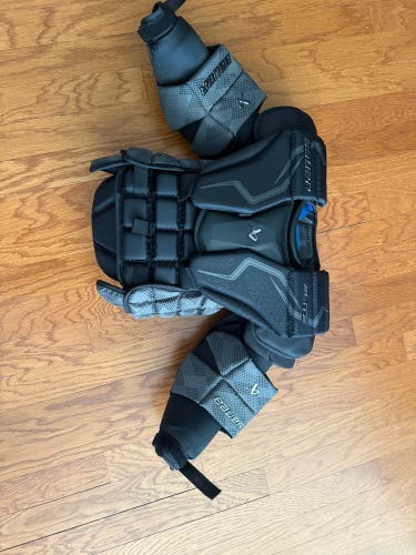 XS Bauer Elite Goalie Chest Protector Pro Stock (Used)