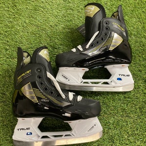 Intermediate True Catalyst 7 Hockey Skates Regular Width Size 4.5 (New)
