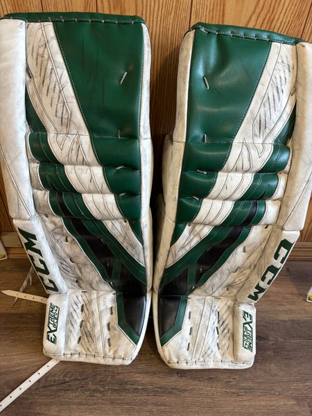 32" CCM Extreme Flex 4 Goalie Leg Pads (Used)
