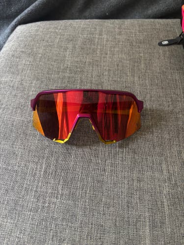 New 100% Sunglasses S3 - Fernando Tatis JR SE Pink / Yellow
HiPER Red Multilayer Mirror Lens