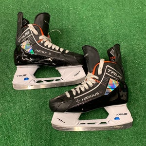 Senior True HZRDUS 7X Hockey Skates Regular Width 9.5 (Used)