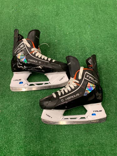 Senior True HZRDUS 7X Hockey Skates Regular Width 9.5 (Used)
