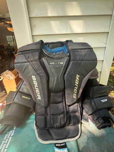 Medium Bauer Elite Goalie Chest Protector (Used)