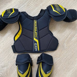 Small / Medium Bauer Goalie Chest Protector (Used)
