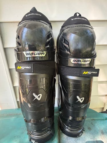 Intermediate Bauer M5 Pro 14" Shin Pads (Used)