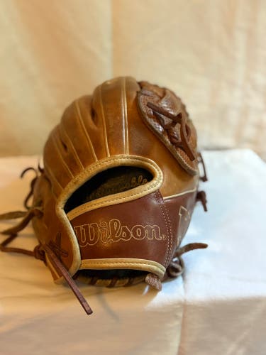 2022 Wilson A2000 RH Infield Softball Glove 12" (Used)