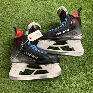 Intermediate Bauer Vapor X5 Pro Hockey Skates Size 5.5 (Used)