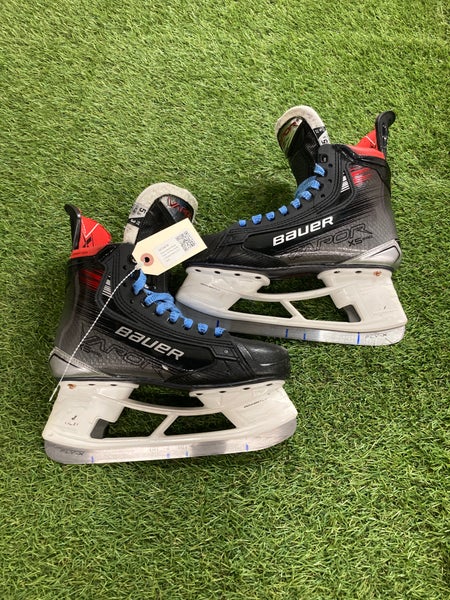 Intermediate Bauer Vapor X5 Pro Hockey Skates Size 5.5 (Used)