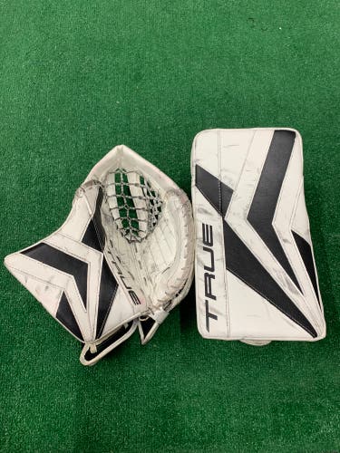 White Intermediate True Catalyst 9X3 Goalie Gloves & Blockers Regular (Used)