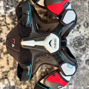 Medium Junior CCM JETSPEED FT6 Shoulder Pads (Used)