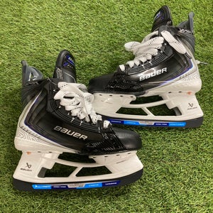 Intermediate Bauer Vapor Flylite Hockey Skates Size 5.5 (New)