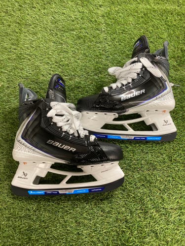 Intermediate Bauer Vapor Flylite Hockey Skates Size 5.5 (New)