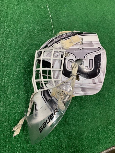 White Senior Wall Goalie Mask (Used)