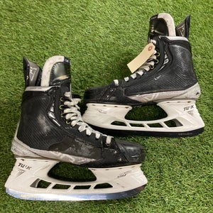 Senior Bauer Vapor Hyperlite Hockey Skates Regular Width Pro Stock 9.5 (Used)