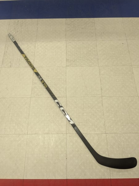 Intermediate CCM AS-570 Right Handed Hockey Stick, P29 Curve, 65 flex (New)