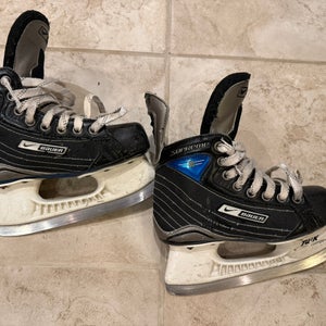 Bauer Supreme 30 Hockey Skates Size 2 (Used)