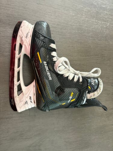 Bauer Supreme M5 Pro Hockey Skates Regular Width 6.5 (Used)