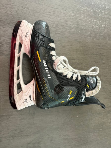 Bauer Supreme M5 Pro Hockey Skates Regular Width 6.5 (Used)