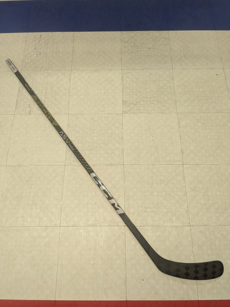 Intermediate CCM Super Tacks AS-V Pro Right Handed Hockey Stick, P29 Curve, Multiple Flexes (New)