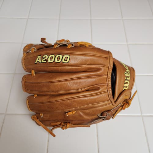 Wilson RH Infield DP15 A2000 Baseball Glove 11.5" (Used)